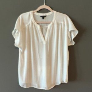 Effortlessly Chic Banana Republic White Short Sleeve Blouse (Size Large)
